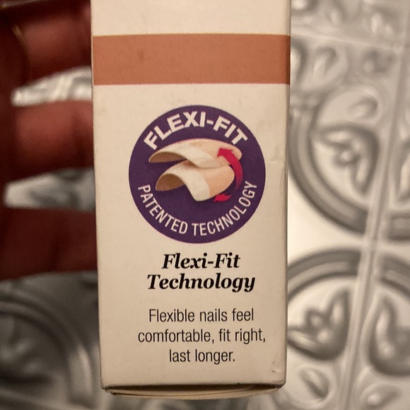 Kiss Long Length Salon Acrylic Natural Nails Kit Bundle Almond & Square Shape - Picture 8 of 10